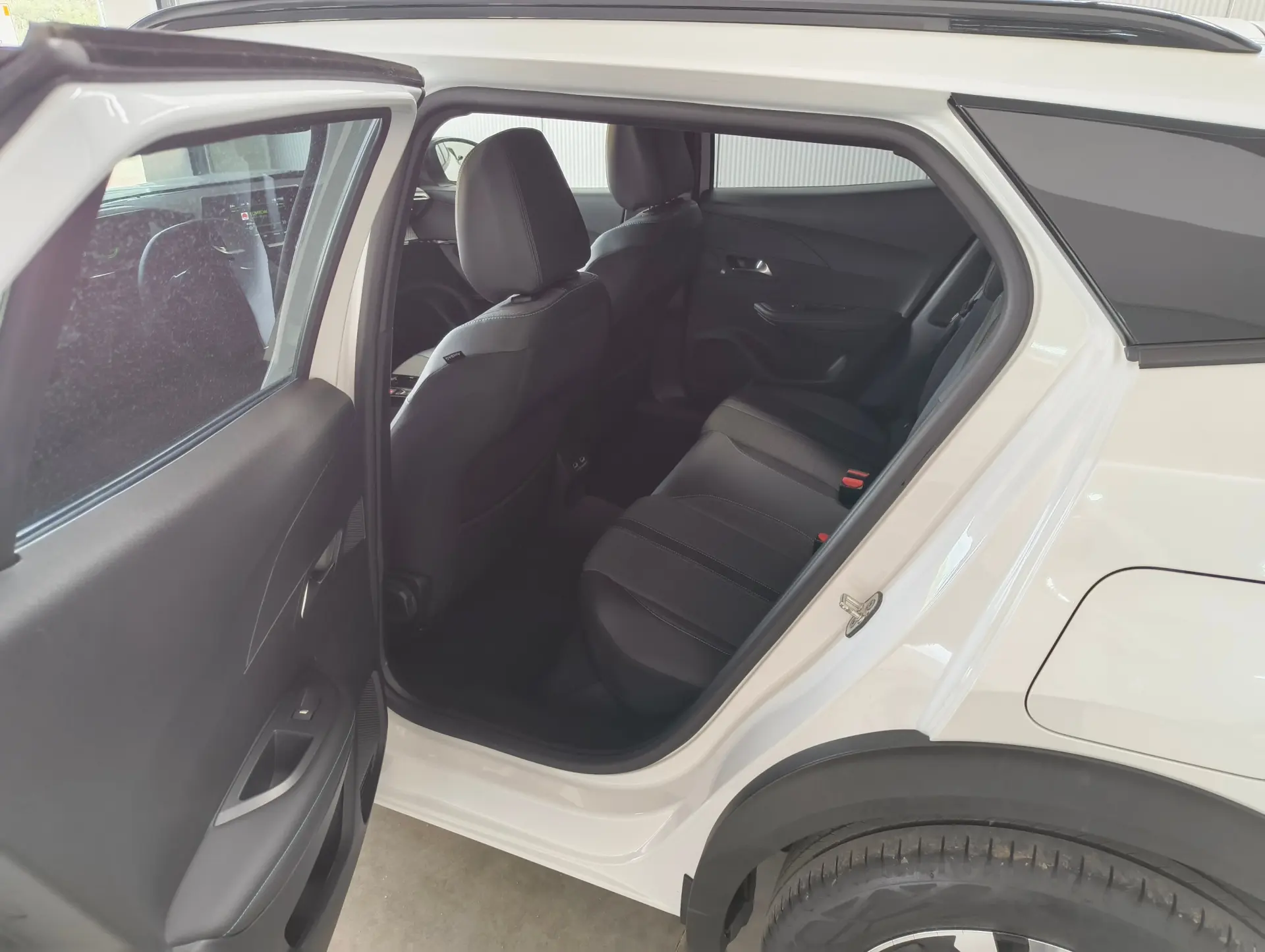 Peugeot 2008 PureTech 100 Stop&Start Allure Pack 12