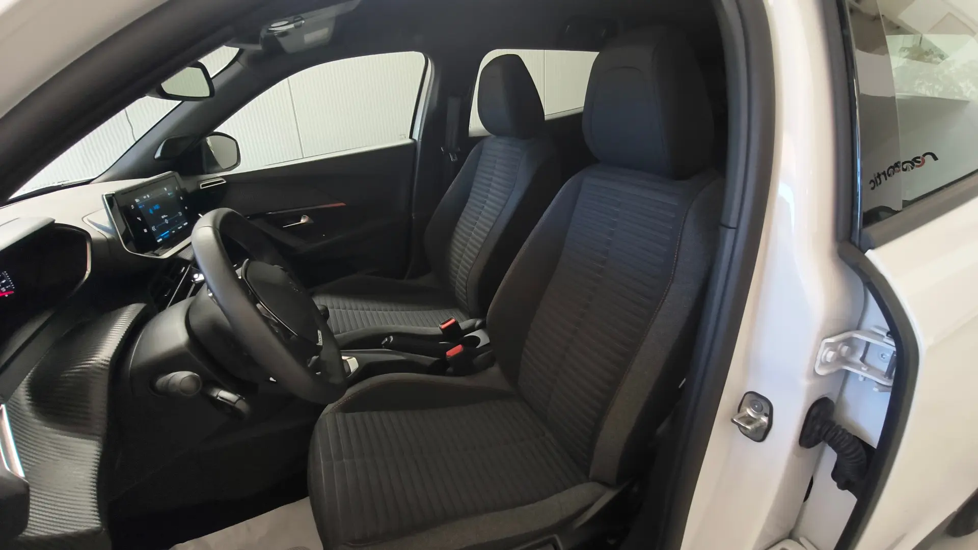 Peugeot 2008 1.2 PureTech 100 Stop&Start Active Pack 9
