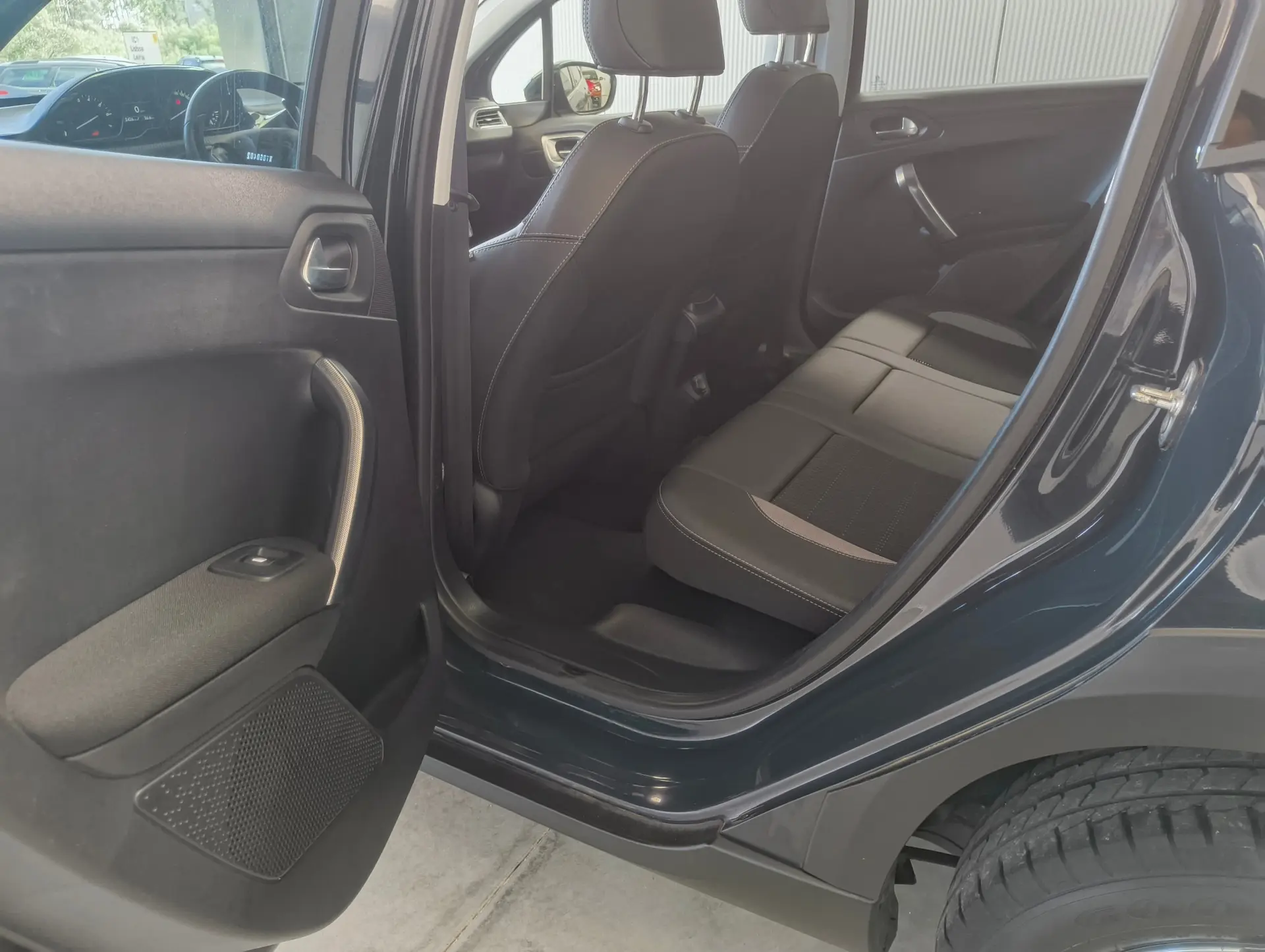 Peugeot 2008 1.2 PURETECH ALLURE BUSINESS 11