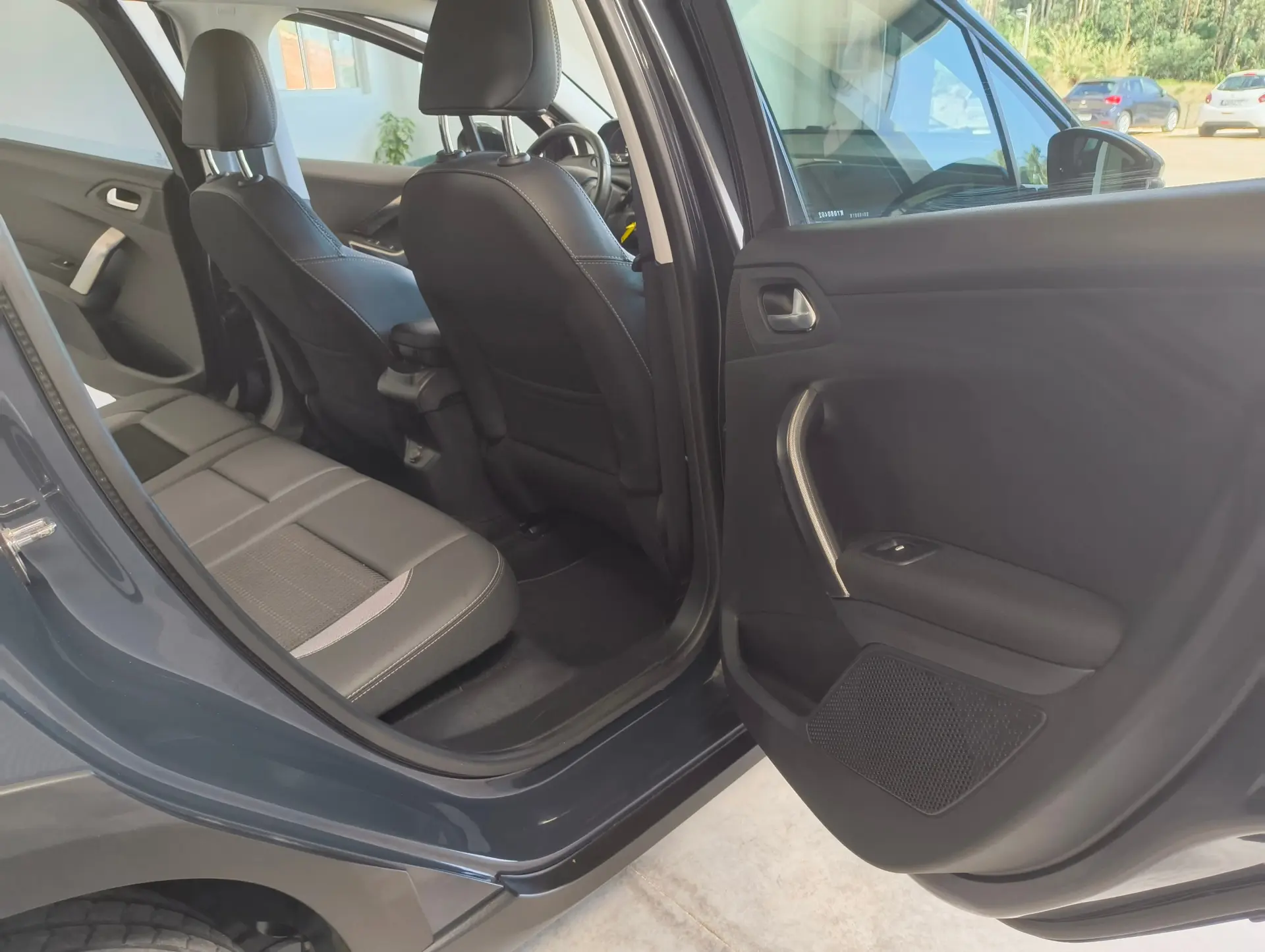 Peugeot 2008 1.2 PURETECH ALLURE BUSINESS 9