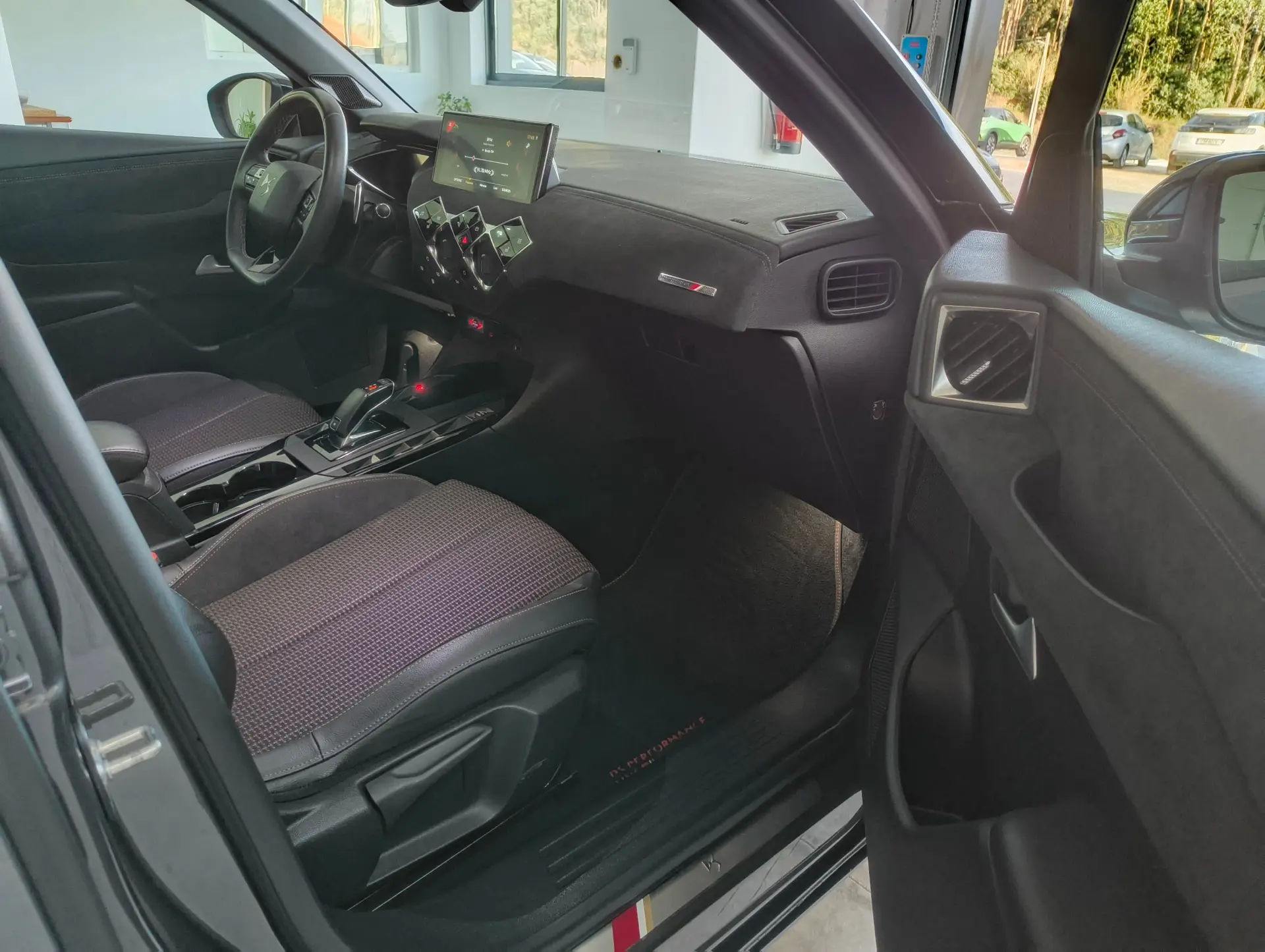 DS DS3 Crossback PureTech 130 Aut. PERFORMANCE LINE + 12