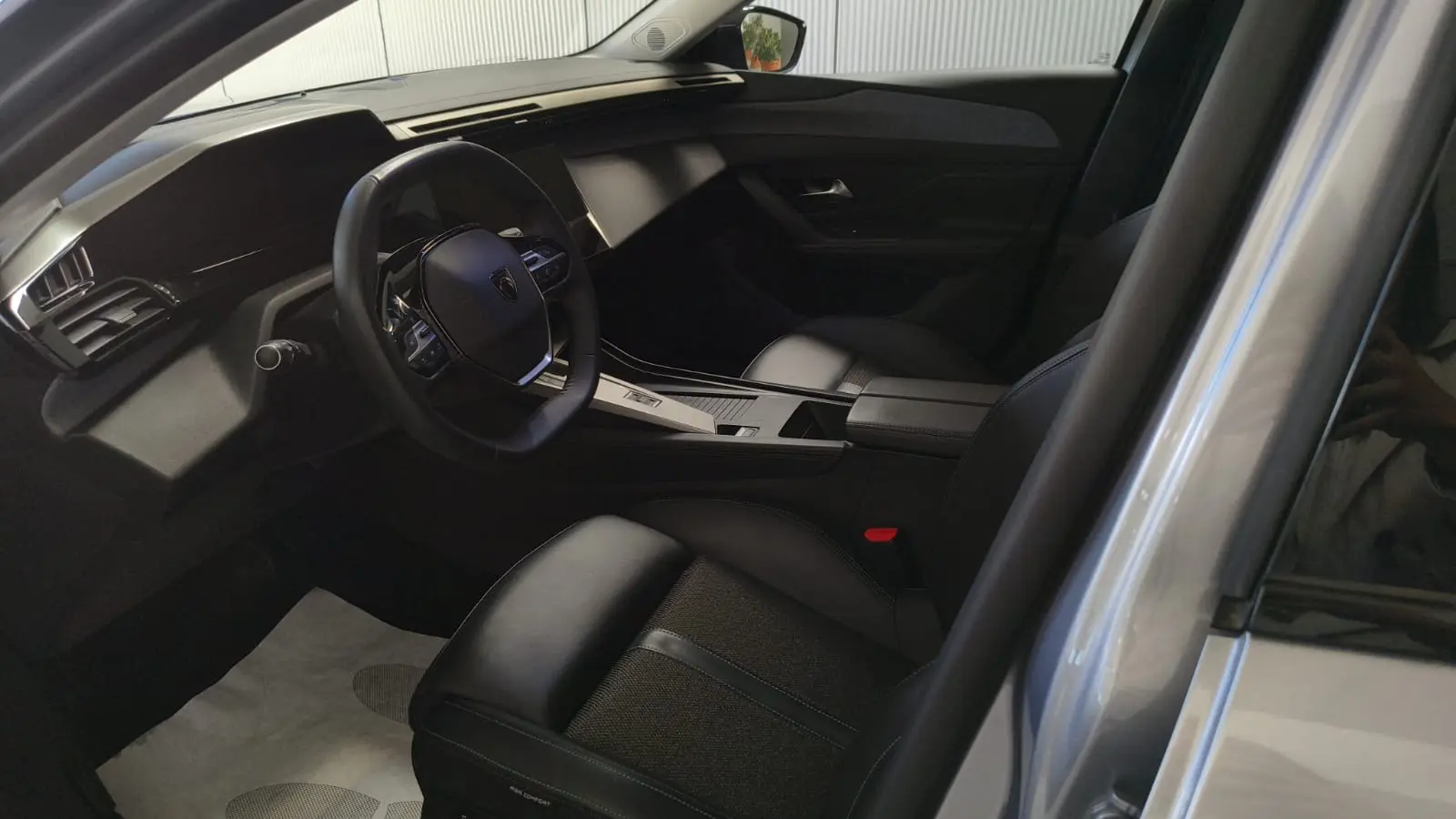 Peugeot 308 1.2 PureTech Allure Pack 131CV EAT8 20
