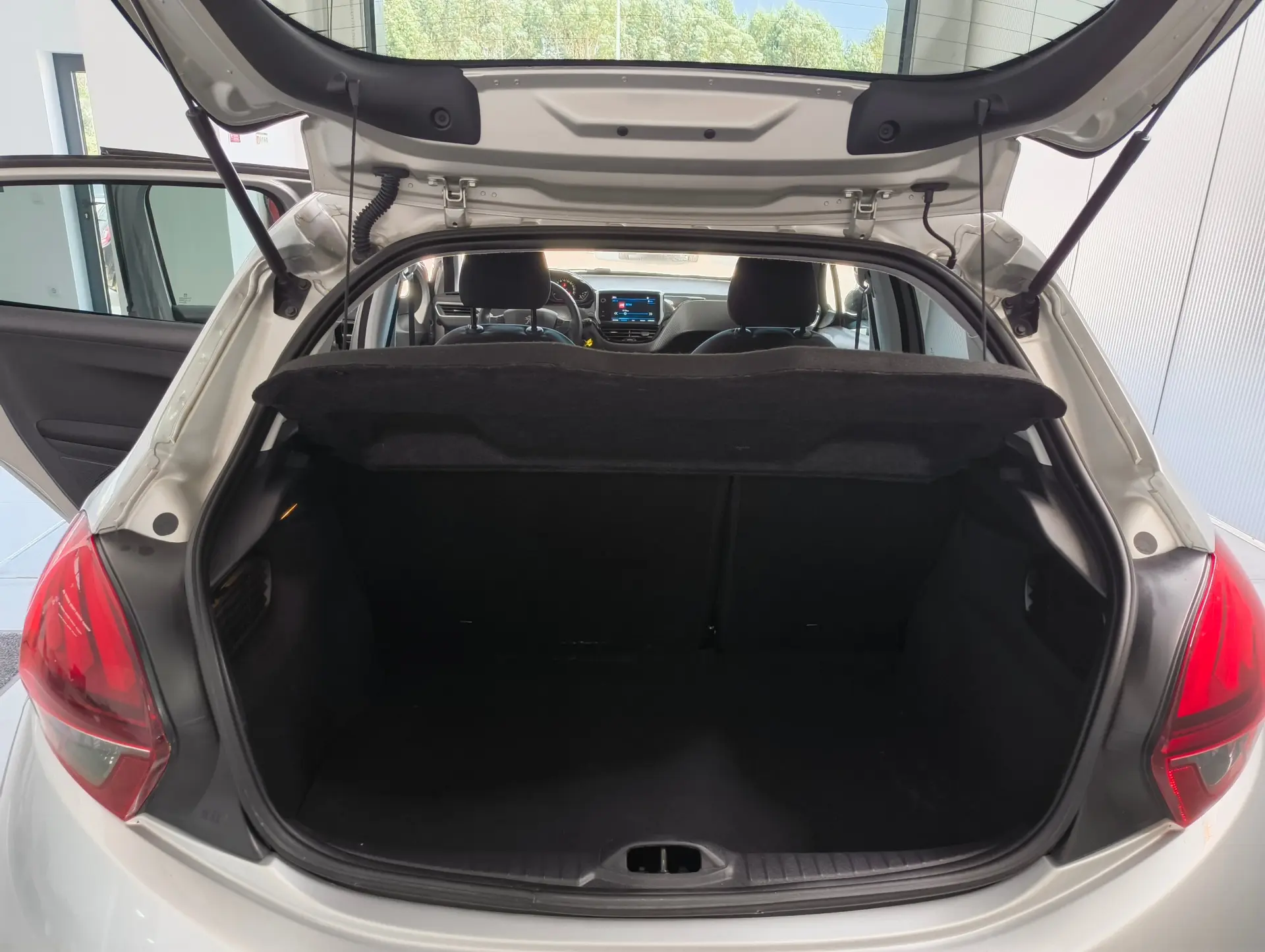 Peugeot 208 1.2 e-VTI STYLE 7