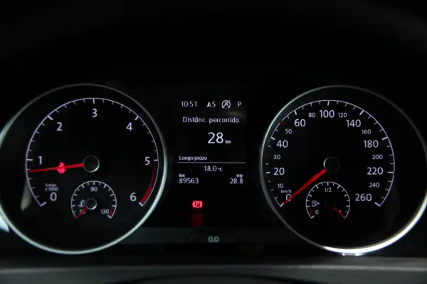Volkswagen Golf 1.6 TDI R-Line DSG 19