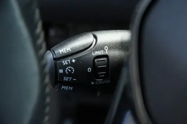 Peugeot 208 1.2 PureTech Active 5