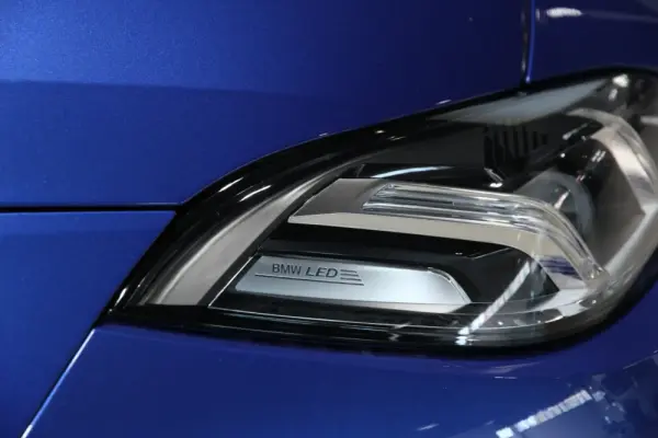 BMW M1 Outro 2