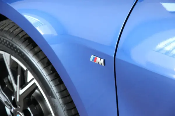 BMW M1 Outro 25