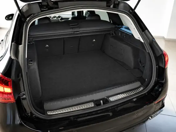 Mercedes-Benz C 300 e T 9G-TRONIC AMG Line 18