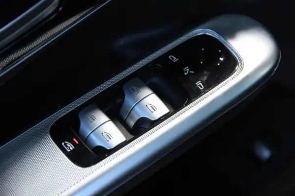 Mercedes-Benz EQE SUV 500 4Matic 11