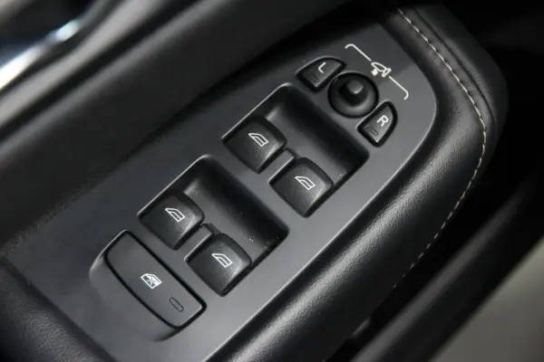 Volvo XC 60 2.0 B4 R-Design 3