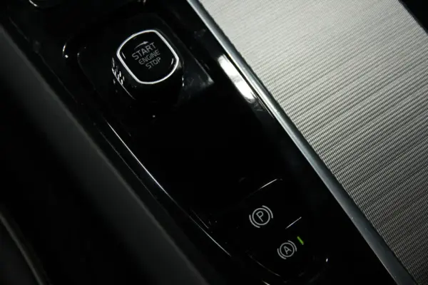Volvo XC 60 2.0 B4 R-Design 6