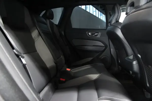 Volvo XC 60 2.0 B4 R-Design 18