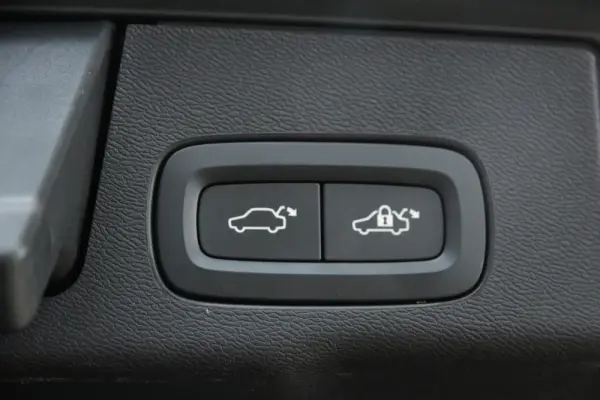 Volvo XC 60 2.0 B4 R-Design 20