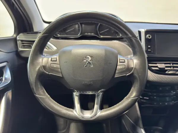 Peugeot 2008 1.2 PureTech Allure 6