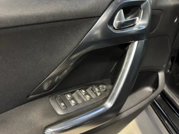 Peugeot 2008 1.2 PureTech Allure 7