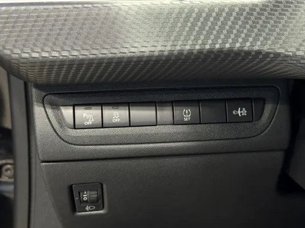 Peugeot 2008 1.2 PureTech Allure 13