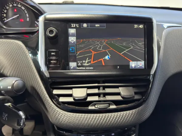Peugeot 2008 1.2 PureTech Allure 16