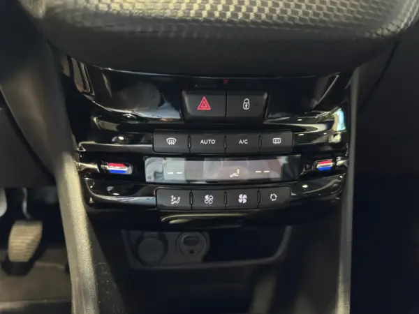 Peugeot 2008 1.2 PureTech Allure 19