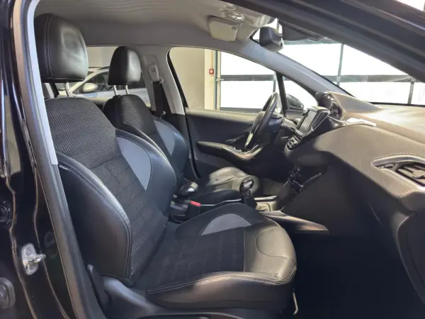 Peugeot 2008 1.2 PureTech Allure 32