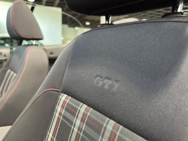 Volkswagen Golf Cabriolet GTI 29