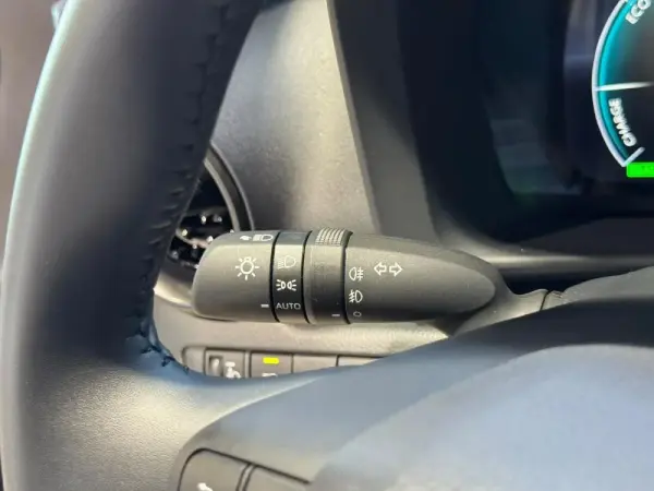 Toyota C-HR 1.8 Hybrid Square Collection 5