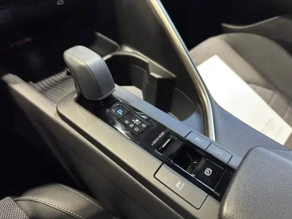 Toyota C-HR 1.8 Hybrid Square Collection 17