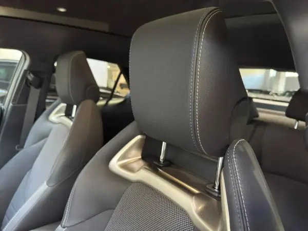 Toyota C-HR 1.8 Hybrid Square Collection 18