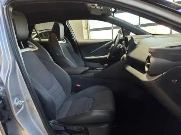 Toyota C-HR 1.8 Hybrid Square Collection 23