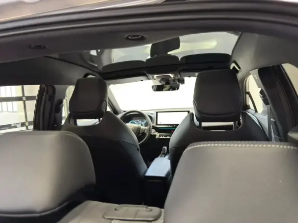 Toyota C-HR 1.8 Hybrid Square Collection 26