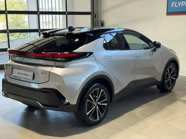 Toyota C-HR 1.8 Hybrid Square Collection 31