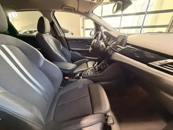 BMW 216 Active Tourer d Line Sport Auto 28