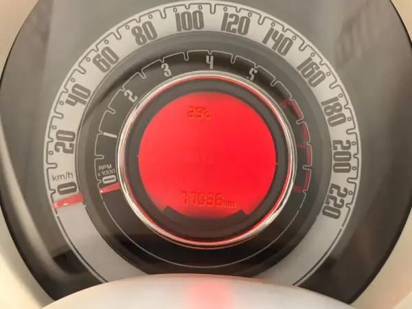 Fiat 500 1.0 Hybrid Lounge 9