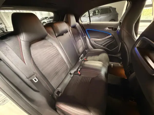 Mercedes-Benz A 180 d 7G-DCT AMG Line 3