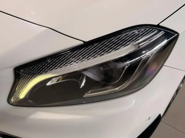Mercedes-Benz A 180 d 7G-DCT AMG Line 26