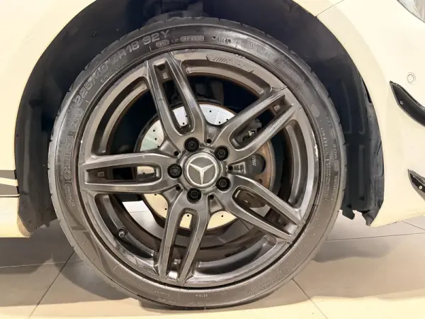 Mercedes-Benz A 180 d 7G-DCT AMG Line 28