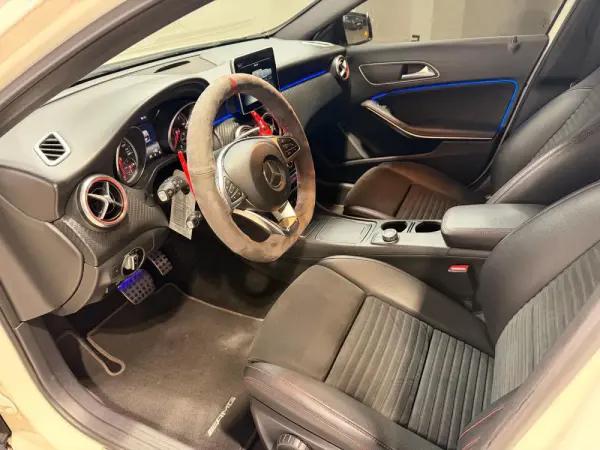 Mercedes-Benz A 180 d 7G-DCT AMG Line 32
