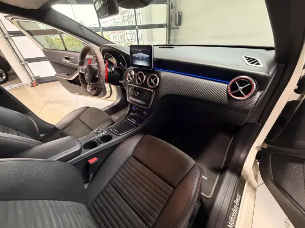 Mercedes-Benz A 180 d 7G-DCT AMG Line 34
