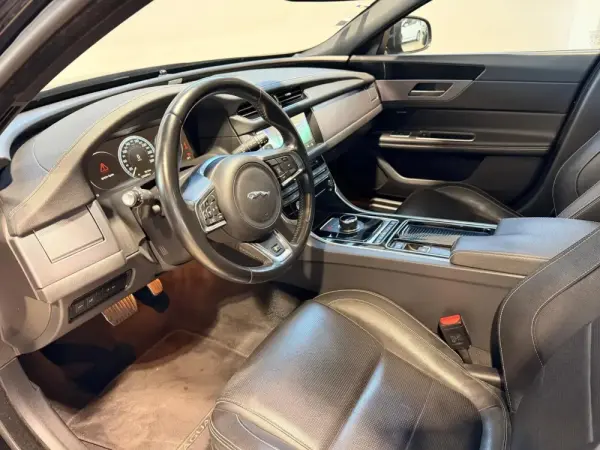 Jaguar XF Sportbrake 2.0 D R-Sport Aut. 35