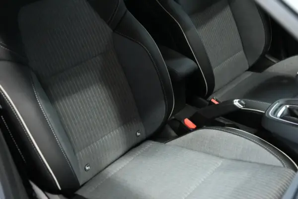 Renault Clio 1.0 TCe Techno Bi-Fuel 12