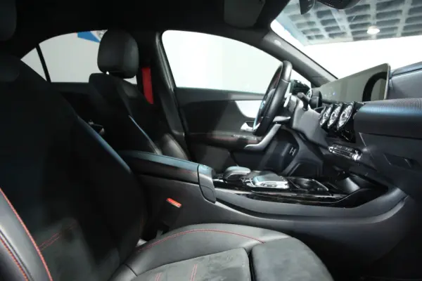 Mercedes-Benz A 35 AMG 4Matic Speedshift DCT 7G 4
