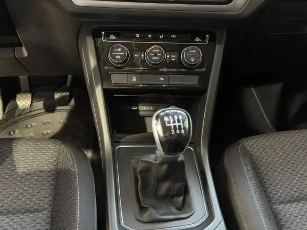 Volkswagen Touran 2.0 TDI Confortline 10