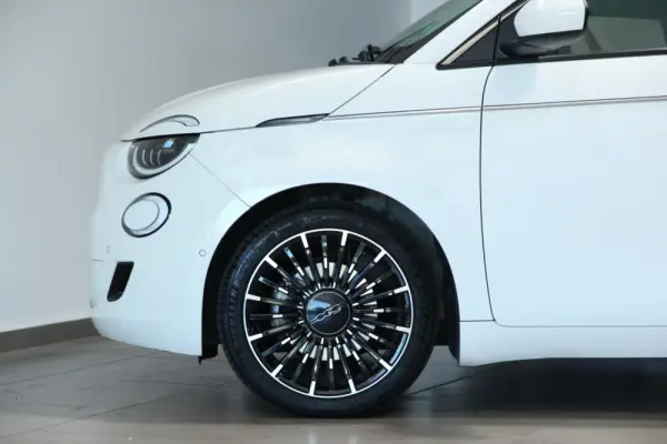 Fiat 500e La Prima 26