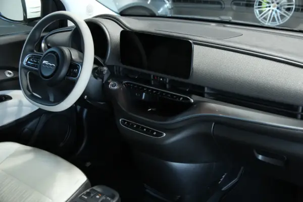 Fiat 500e La Prima 29