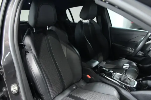 Peugeot 208 1.2 PureTech GT Line 32