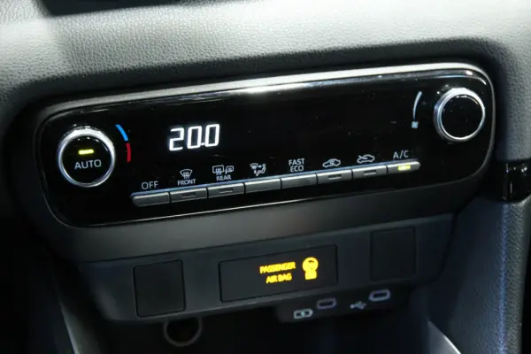 Toyota Yaris 1.5 HDF Comfort 9