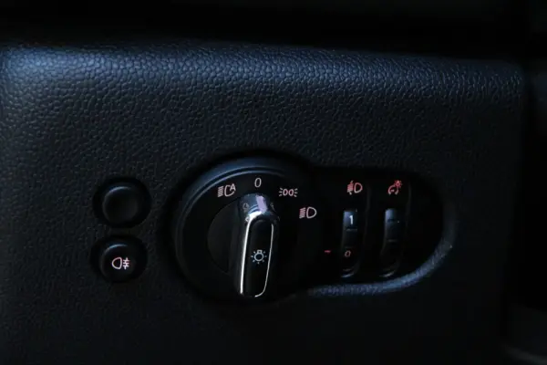MINI 3 Portas Cooper SE Premium Essential 7