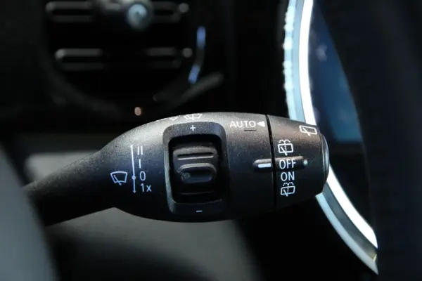MINI 3 Portas Cooper SE Premium Essential 14