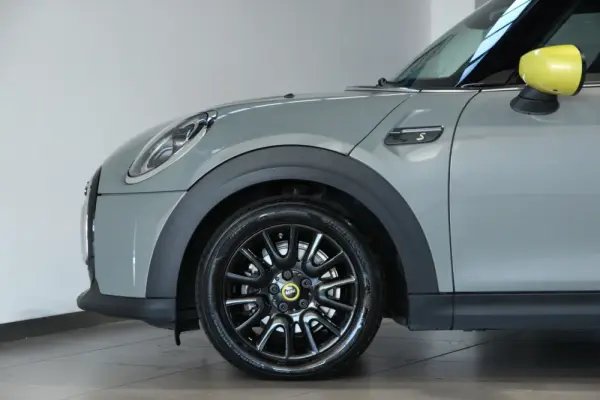 MINI 3 Portas Cooper SE Premium Essential 23