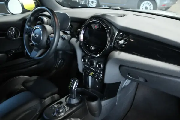 MINI 3 Portas Cooper SE Premium Essential 26