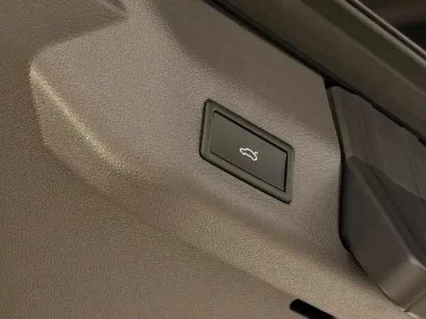 Volkswagen Multivan 2.0 TDI Style DSG 21